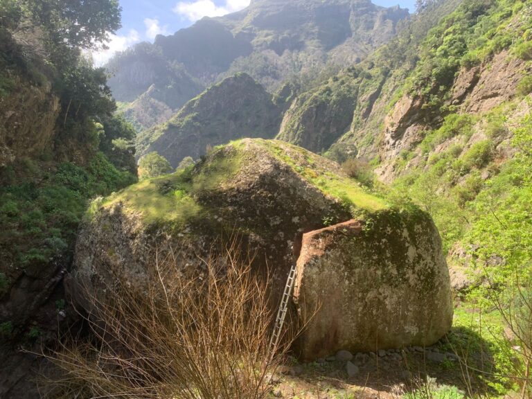 Moya-Paça, the iconic boulder that started Valley Bouldering