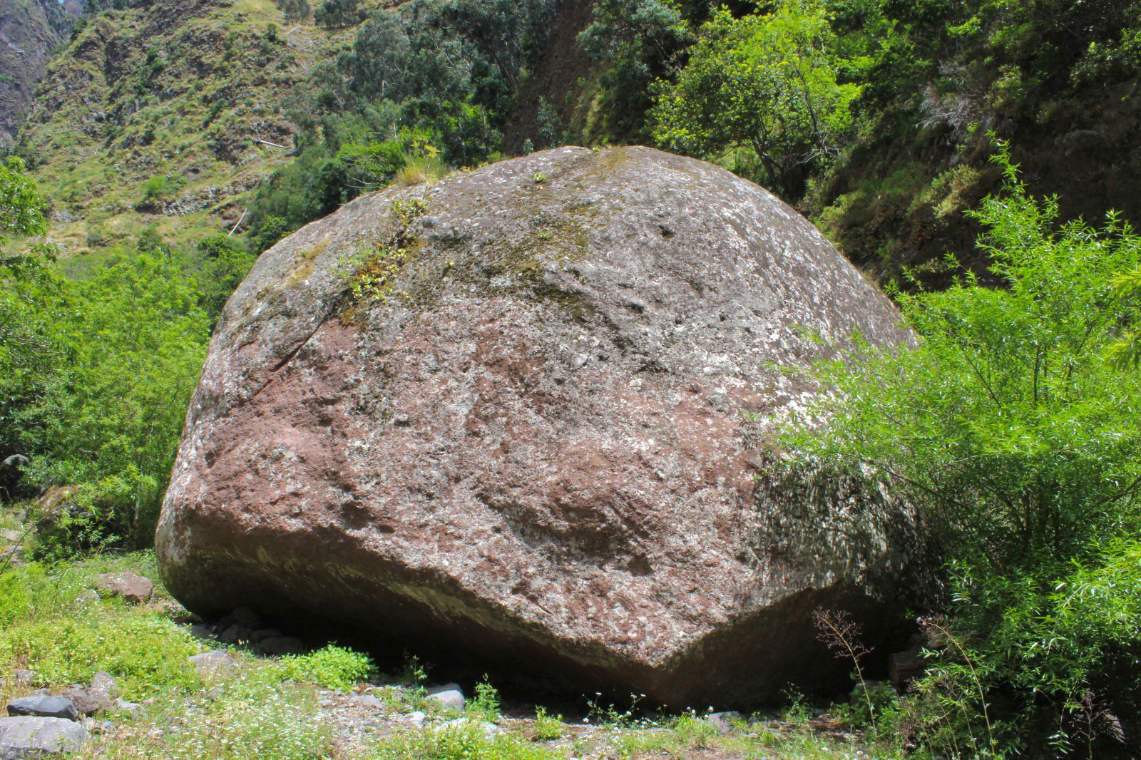 Moya Paça, the iconic boulder in nuns valley, madeira